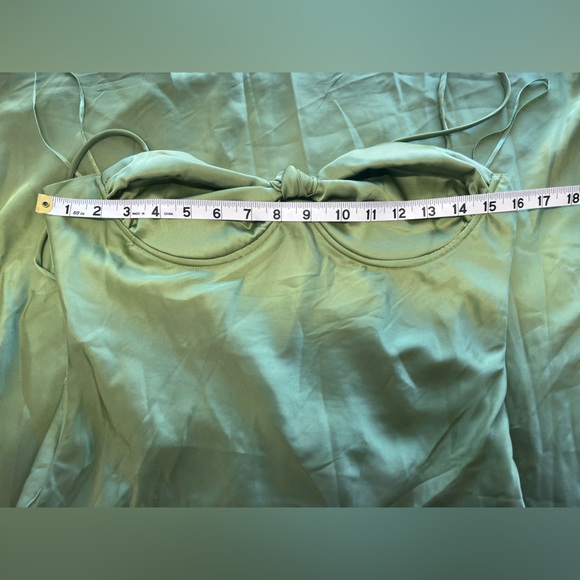 ASTR the label MARIELA green SATIN MIDI DRESS size medium - Picture 6 of 10